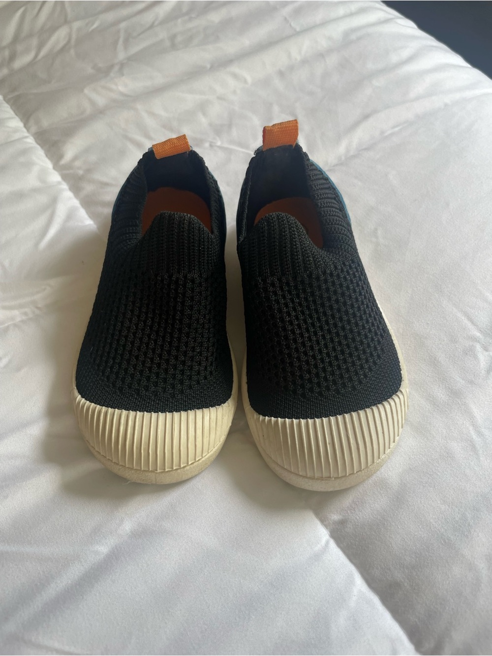 890. Cat & Jack Black Slip-On Knit Water Sneakers w/Orange Pull Tab Size 7 Beach